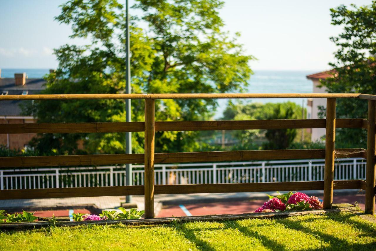Casa De Las Flores - Apartamento Con Jardin Privado Frente A La Playa De Comillas Kültér fotó