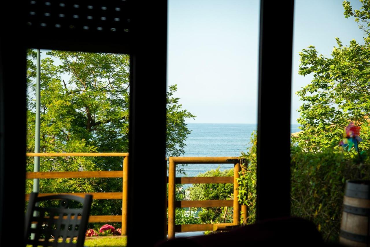 Casa De Las Flores - Apartamento Con Jardin Privado Frente A La Playa De Comillas Kültér fotó